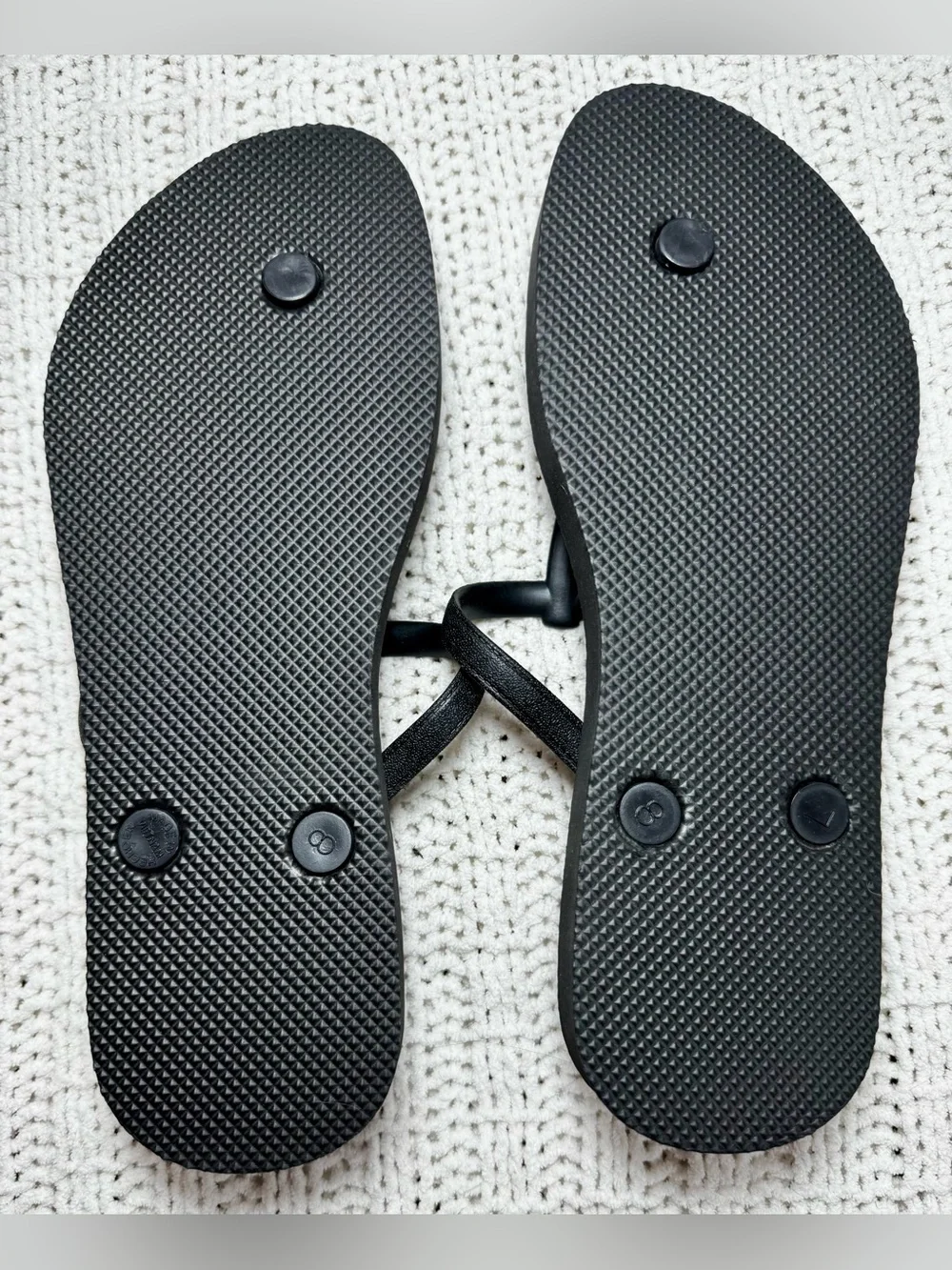 2 Pairs of Women’s Old Navy Rubber Flip Flops Green Black Size 8 #1809